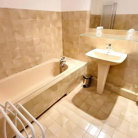 T1 Climatise Avec Parking A 700m Des Plages, Animaux Admis - Fr-1-316-250 Apartment